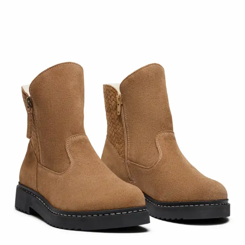 Modern, short ankle boot with two zips